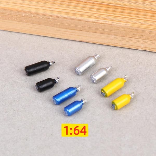 1/2 stk. 1/64 Selvfremstillet Nitrogen Gas Acceleration Flaske Bilmodel silver 1pair