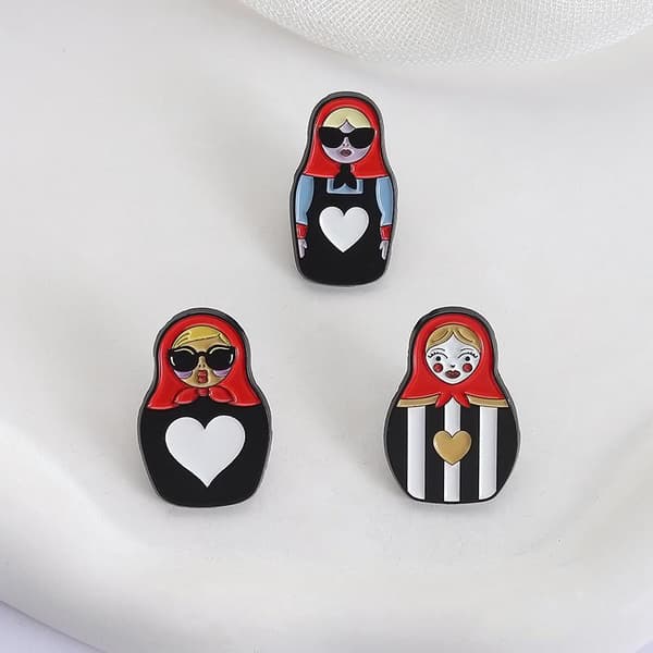 3/4 st personlig rysk \"nesting doll\"-formad brosch minnessak A2