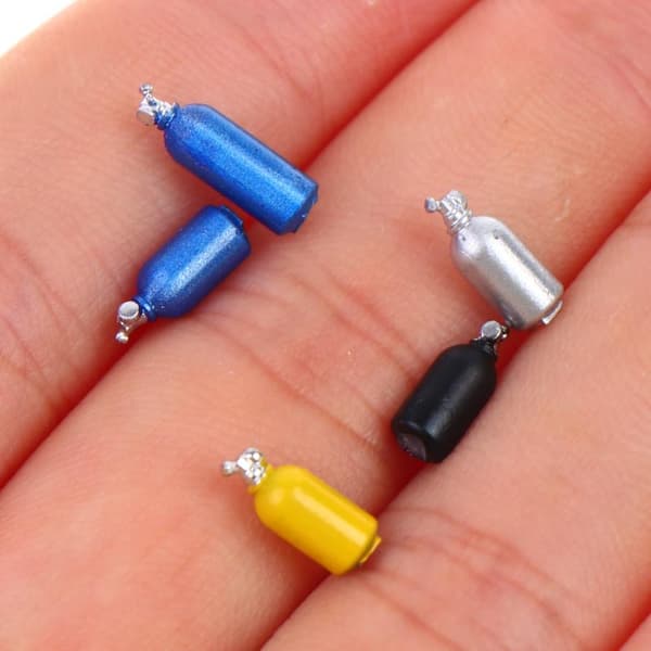 1/2 stk. 1/64 Selvfremstillet Nitrogen Gas Acceleration Flaske Bilmodel blue 8mm