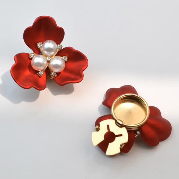 Trebladet Blomst Perle Manchetknapper Rhinestone-udsmykkede Clips A1