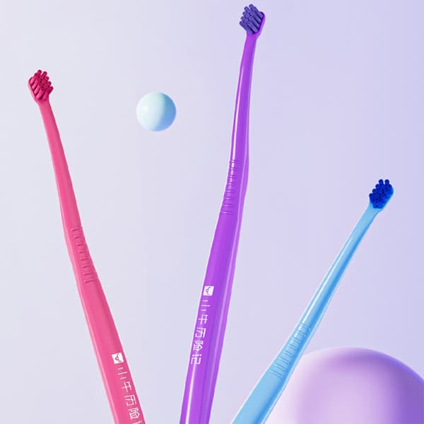 1 stk. tannbørste med lite hode med fin bust kompakt interdental B Red