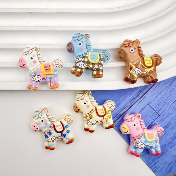 10 st tecknade DIY-hartstillbehör Cabochon Flatback e Pony Em A6
