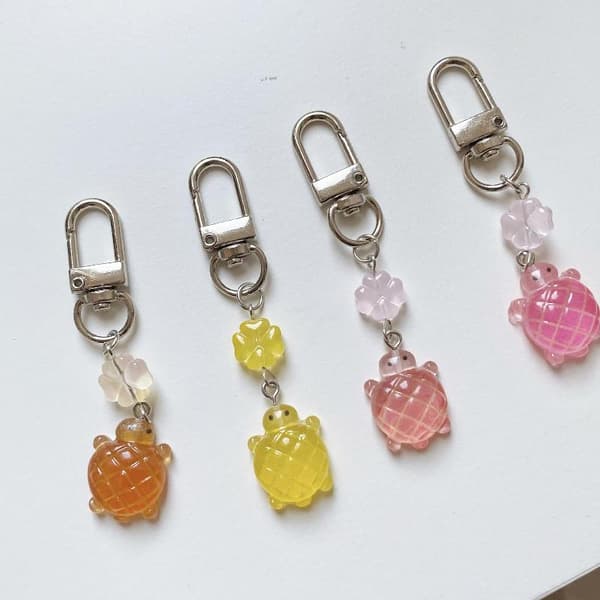 Färgglada Jelly Ananas Sköldpadda Berlock Nyckelringar Drip Gum Retro A5