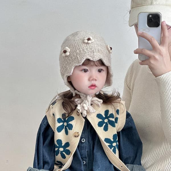 Baby Småbarn Flickor Mjuk Stickad Vintermössa e Blomdekor Öronlapp A1