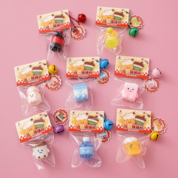 Mini drikkeform Fidget Toy Nøkkelring Sakte Rebound e Melk Kaffe 1pc random