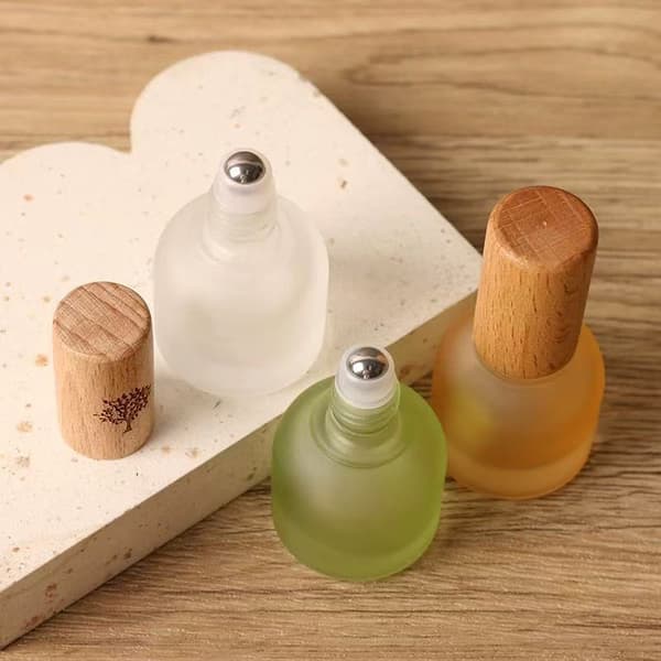 10 ml roll-on flaske med kule i tre og rustfritt stål Green