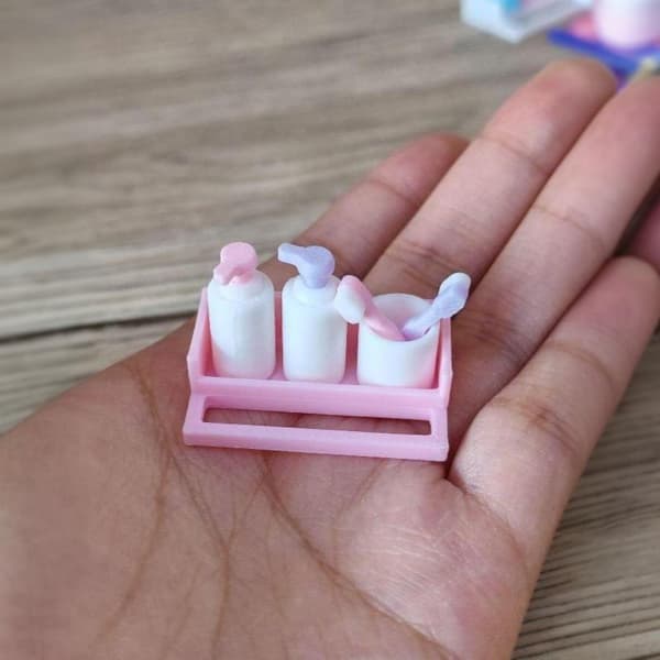 1 Set 1/12 Dockhus Mini Möbeltillbehör Leksakskopp Tandkräm A4