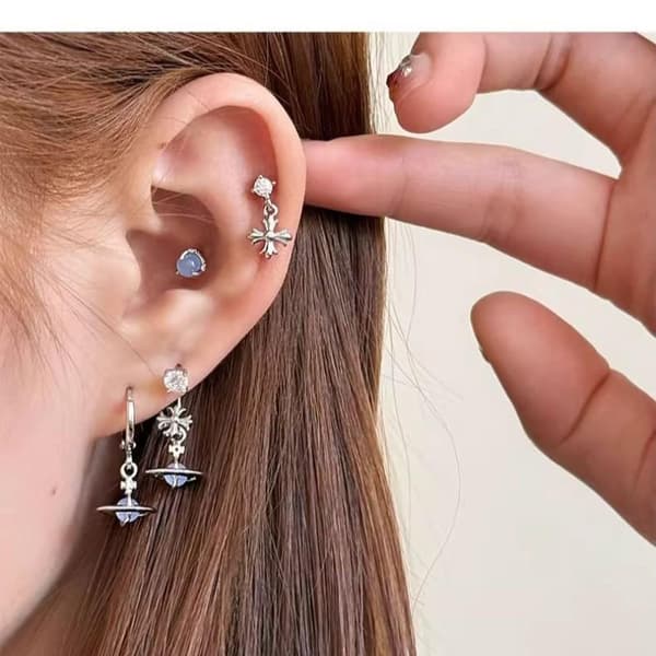 Trendy Mote Saturn Planet Brusk Stud Øredobber Ørepiercing A1