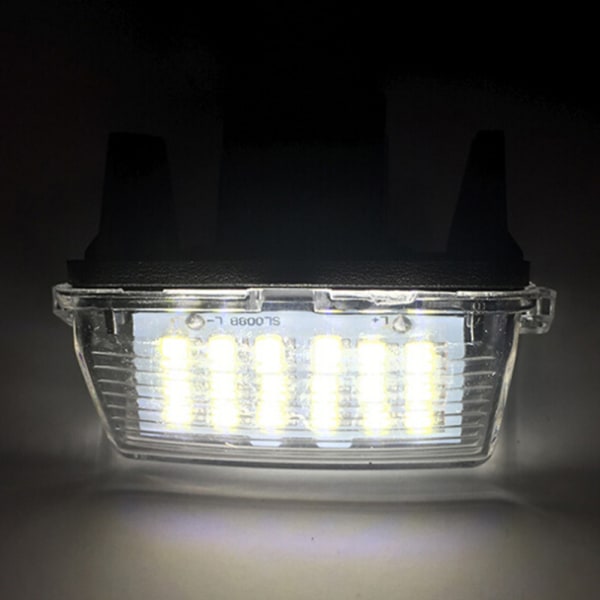 2 kpl valkoista LED-rekisterikilven valoa Toyota Camry Yarisille