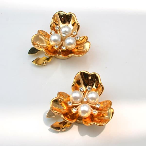 Trebladet Blomst Perle Manchetknapper Rhinestone-udsmykkede Clips A1