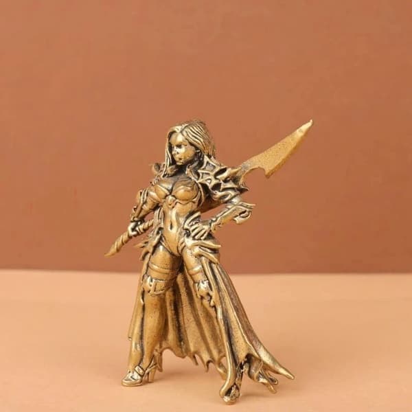 Solid messing kvinnelig krigerstatue Intrikate detaljer Antikk finish