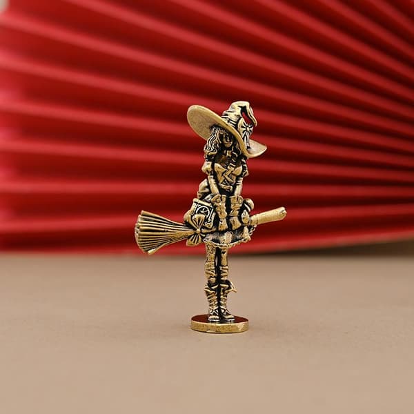 Messingheksfigur med retrodesign, slitesterkt materiale, Halloween
