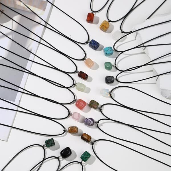 Naturlige Chakra Krystall Anheng Halskjeder Polerte Assorterte Steiner A7