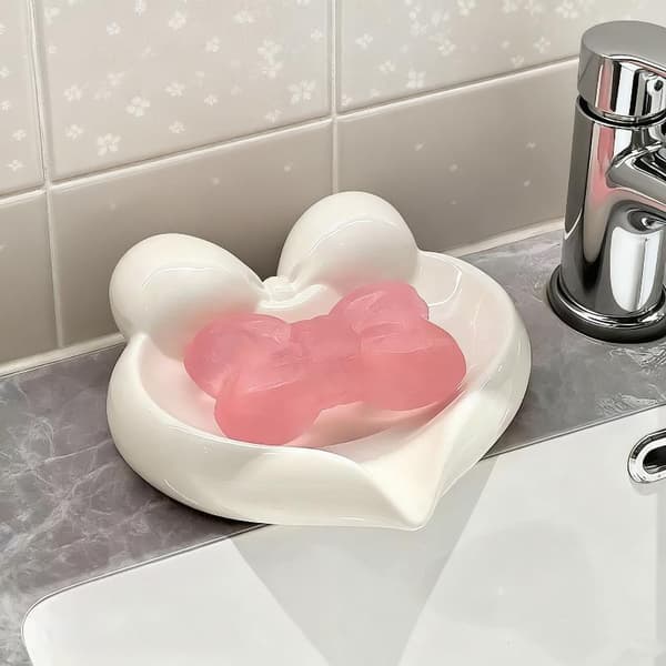 e Bow Hjerteformet Keramisk Sæbeskål Med Selvdrænende Design A2