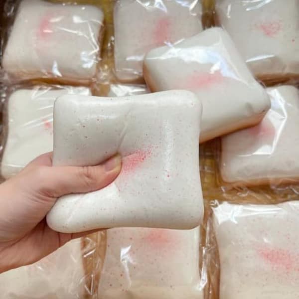 Pehmeä simuloitu paahtoleipäleluleipä Fidget-lelu A2