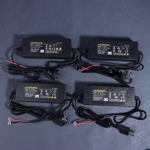12V 24V 110V 220V Pysäköintilämmittimen virtalähde Lämmittimen jännite C A4