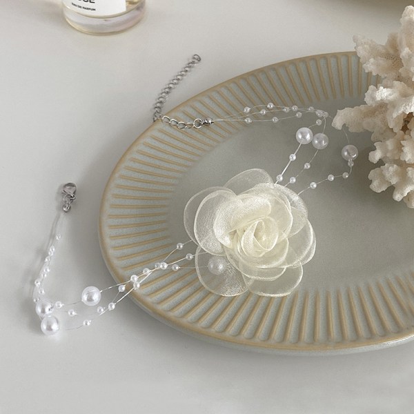 Romantisk svart och vit Choker Flower Pearl Necklace Female Cl Beige