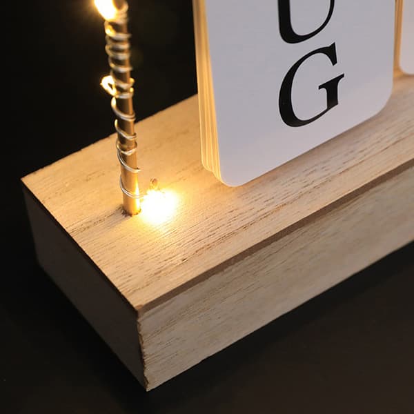 Vendekalender med lys til skrivebord Træ Evighedskalender A2