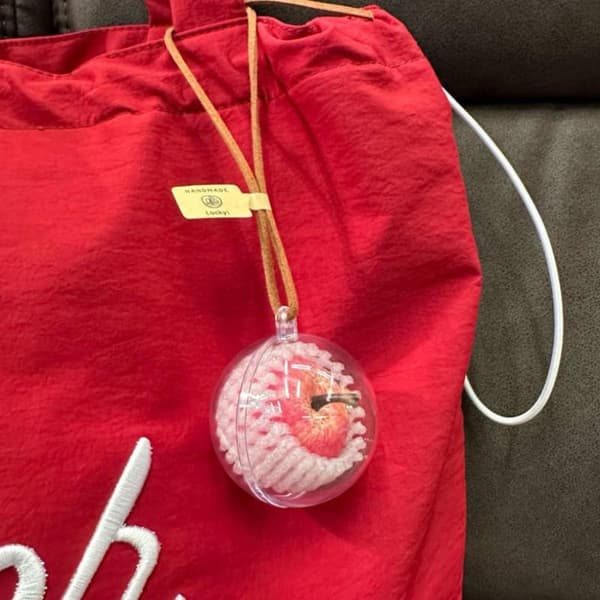 Luova realistinen avaimenperä 3D-hedelmäavainpidike reppuun autoon Pink