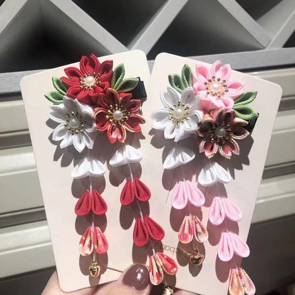 Håndlaget Blomsterhårspenne i Antikk Stil, Stoffmateriale, Kimono StyleE