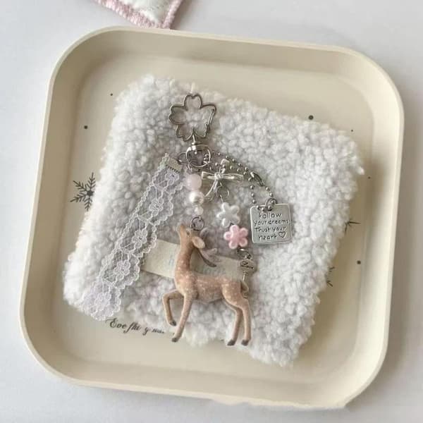 e Flocked Hjorte Nøglering Med Lås Perle Sløjfe Blomster Charms Til A4