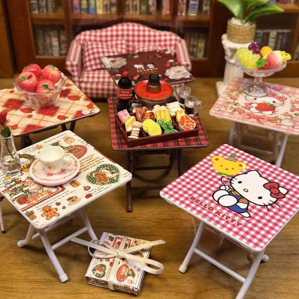 1 set Hellokitty-tema miniatyrbordsmodell med 4 stolar dockhus A3
