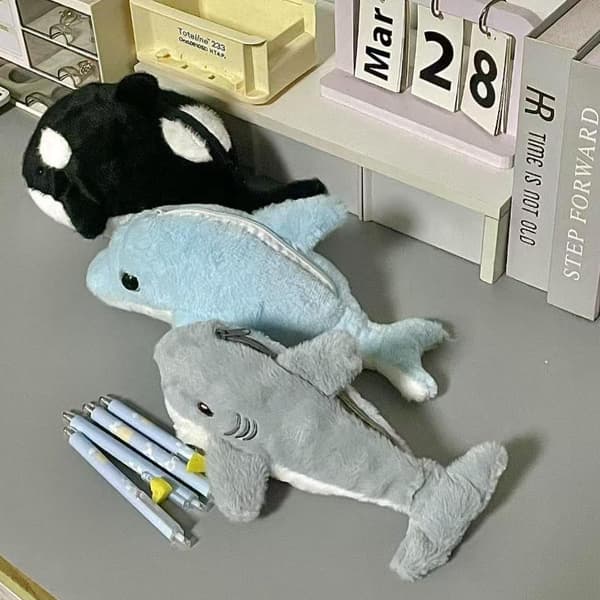 e Tecknad Liten Delfin Haj Plysch Pennfodral Stor Kapacitet St A3