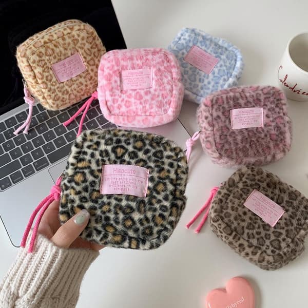 Plys kosmetiktaske med leopardprint A3