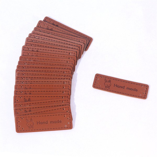 50 st gör-det-själv brun gjord med hjärta PU-läder handgjorda etikettetiketter N9