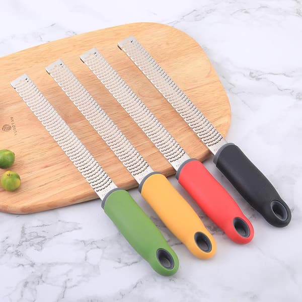 Multifunktionel Ostjern og Citrus Zester til Parmesan Red