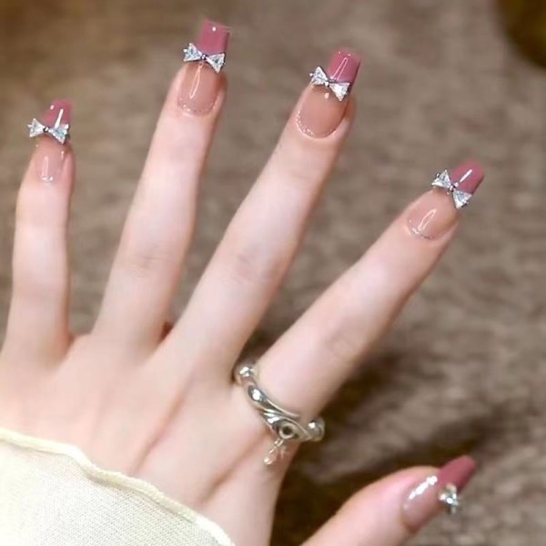 3 kpl DIY Nail Art Charm 3D rusetti strassikivikynsipora M:lle A 3Pcs