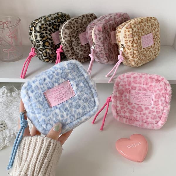 Plys kosmetiktaske med leopardprint A3