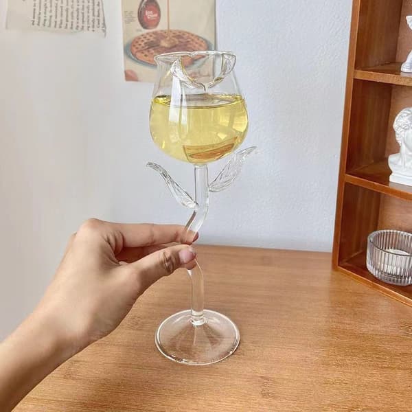 Roseformede rødvinsglass Roseformede vinglass med farget B3