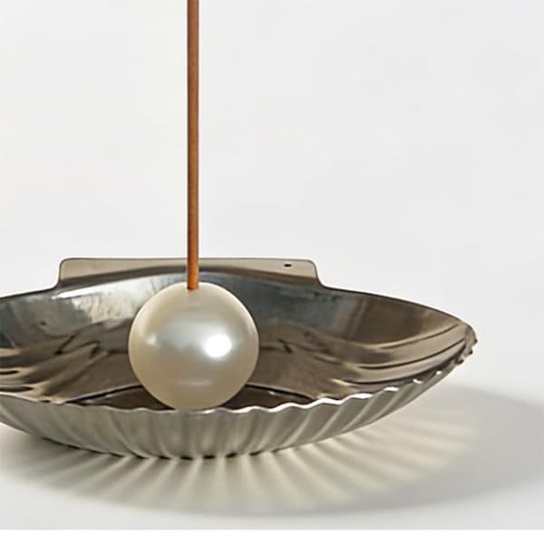 Røgelsesholder i rustfrit stål i muslingeform med kunstig perledekoration Silver