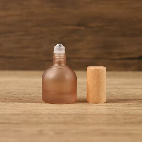 10 ml roll-on flaske med kule i tre og rustfritt stål Coffee 2