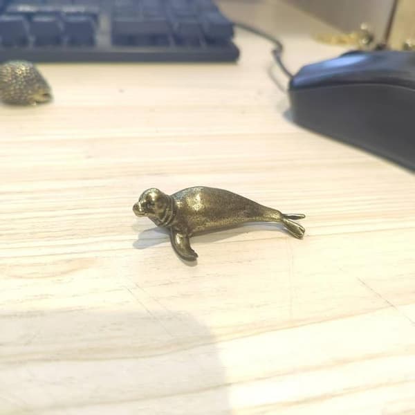 Messing delfinfigur Vintage håndlavet rustik finish Perfekt A4