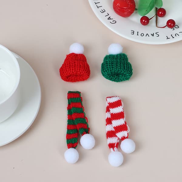 2 Stk Xmas Mini Tørklæde Hat Decor Dukketøj Tilbehør Jul A4
