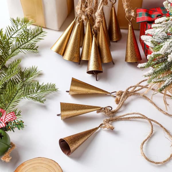 Rustikke jingle bells i jern og tinn, rustne trompetklokker A3