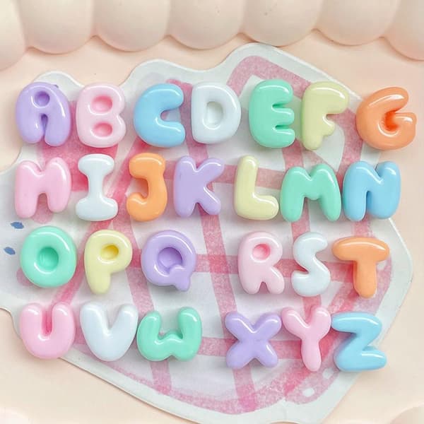 26 st pastellharts alfabetberlocker med bubbeldesign A