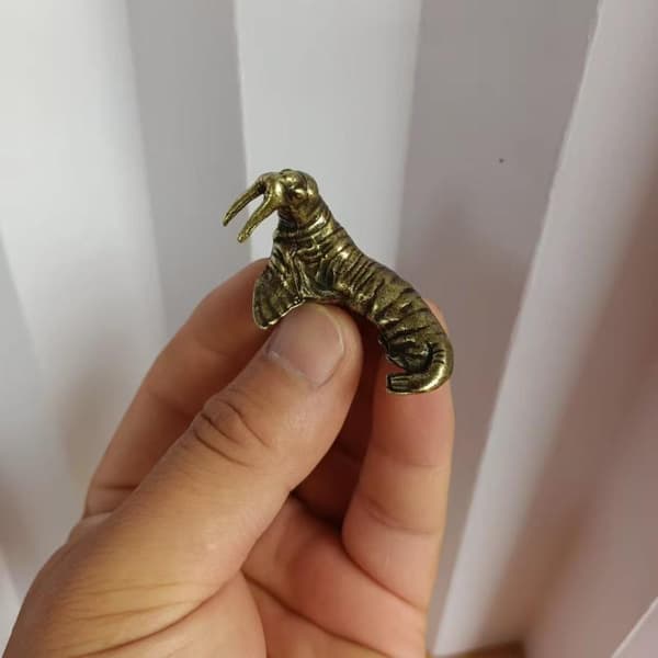 Messing delfinfigur Vintage håndlavet rustik finish Perfekt A4