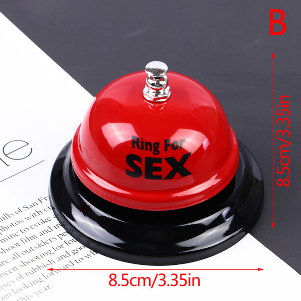 Röd metallklocka med ring i handen Manuell rattle sex för ring B