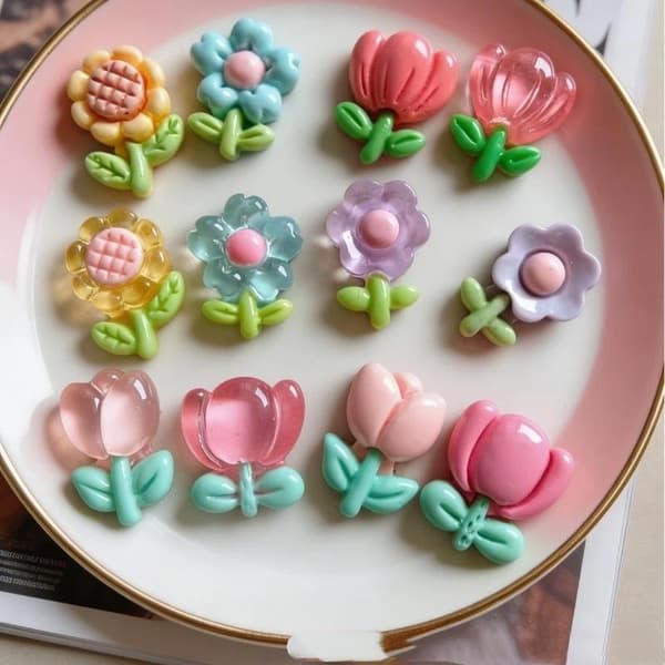 Farverige harpiks blomster charms e blank overflade til DIY smykker P A5