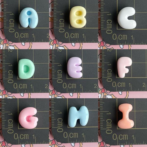 26 st pastellharts alfabetberlocker med bubbeldesign A