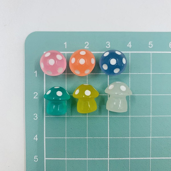 10 stk Farverige Lysende Mini Svampe Figurer Miniature Mush