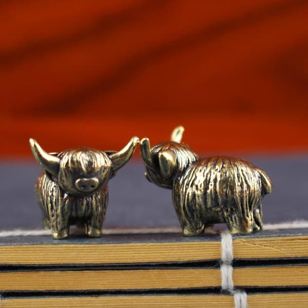 Mini Retro Mässing Vägg Highland Cattle Skulptur Hand Leksak Present K