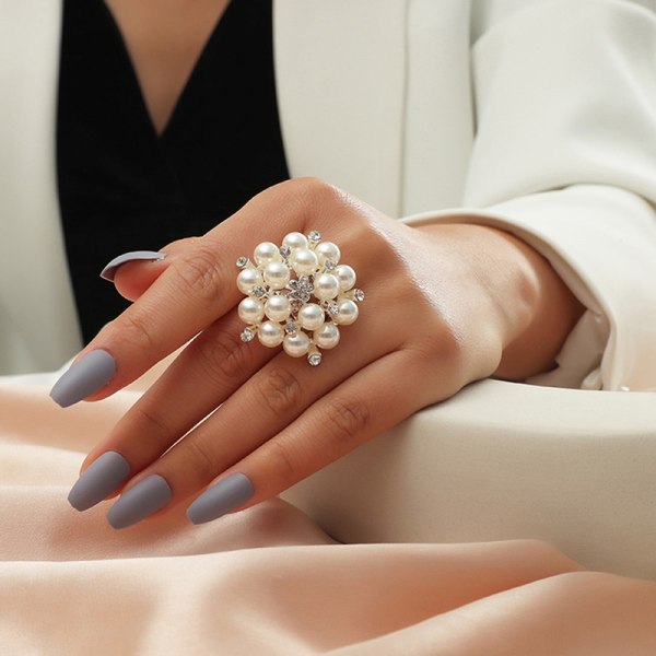 Tyylikäs valkoinen helmi kristallikukka naisten sormus korujen tarvikkeet C