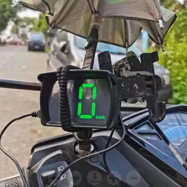 Bil HUD Headup Display KM/T GPS Digital Speedometer Med LED La A1