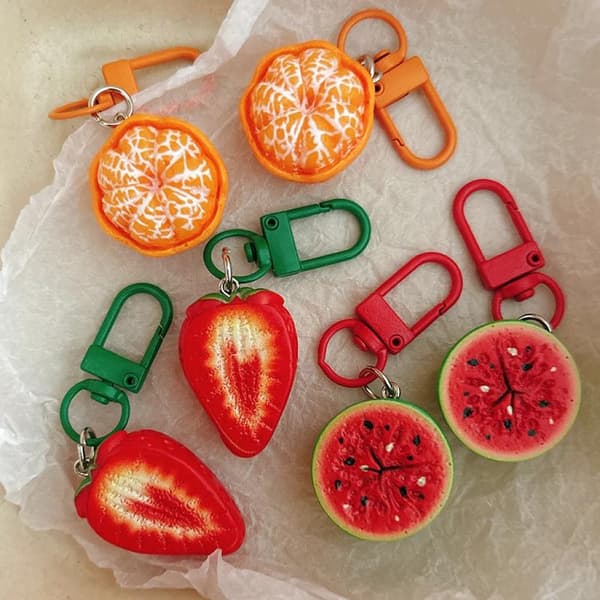1 kpl e Sweet Realistic Half Fruit -avaimenperä laukkuriipus matkatavaroihin A2