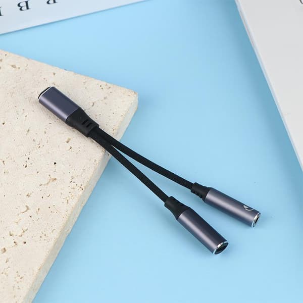 2-i-1 USB C til 3,5 mm hodetelefon- og laderadapter PD 60W Quic 1PC