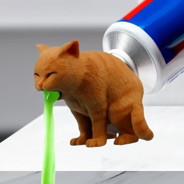 Rolig katt som kräks tandkräm A